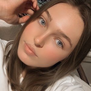 Meet your Posher, Chloe